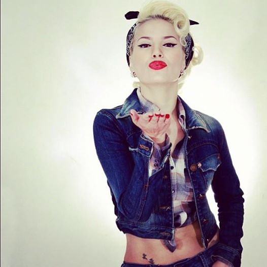 Ука нүцгэн бие зурган илэрцүүд